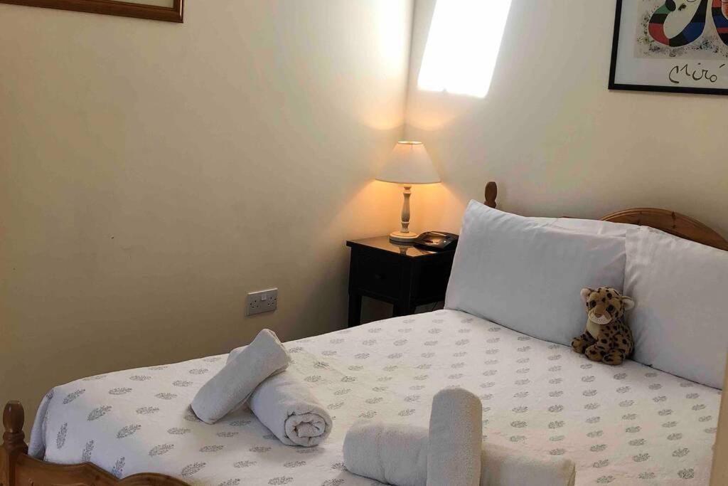 Вілла Secluded Romantic Cotswolds Barn - Sleeps 2 To 4 - Near Cirencester - Dog Friendly Kemble Екстер'єр фото