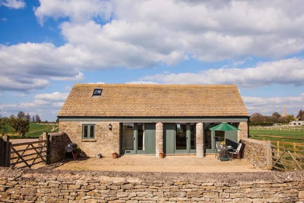 Вілла Secluded Romantic Cotswolds Barn - Sleeps 2 To 4 - Near Cirencester - Dog Friendly Kemble Екстер'єр фото