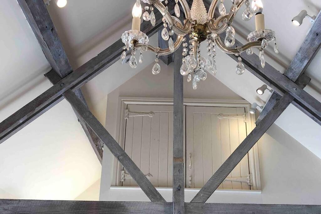 Вілла Secluded Romantic Cotswolds Barn - Sleeps 2 To 4 - Near Cirencester - Dog Friendly Kemble Екстер'єр фото